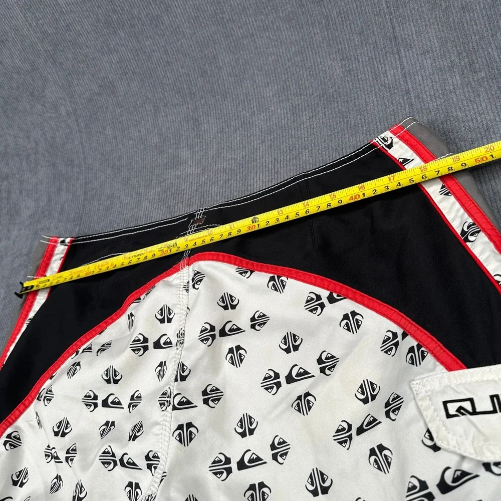 VTG Quiksilver Mens Board Shorts White Black Red Logo Print Size 36 Cargo Pocket